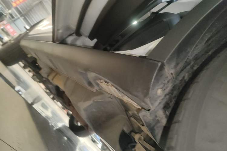 Used Dongfeng Aeolus AX7 2016 2.0L Automatic Zhiyi Trim Left Side Sill