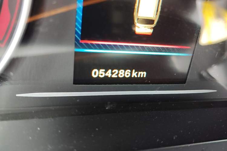 Used Dongfeng Aeolus AX7 2016 2.0L Automatic Zhiyi Trim Odometer Close Up