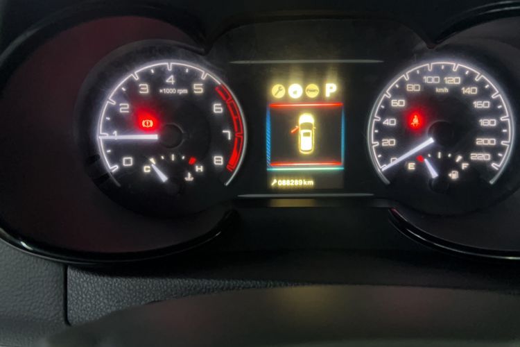 Used Dongfeng Aeolus AX7 2016 2.0L Automatic Zhiyi Trim Odometer Close Up
