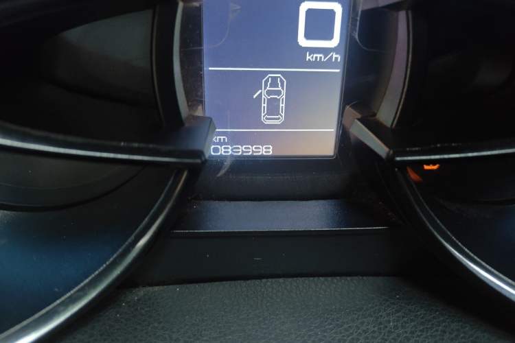Used Dongfeng Aeolus AX7 2016 1.4T Manual Zhuyue Model Odometer Close Up