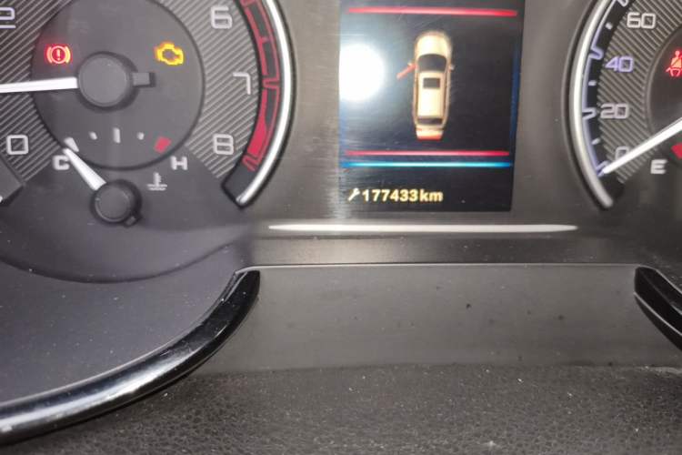 Used Dongfeng Aeolus AX7 2016 2.0L Automatic Zhiyi Trim Odometer Close Up
