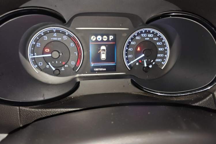 Used Dongfeng Aeolus AX7 2016 2.0L Automatic Zhiyi Trim Odometer Close Up
