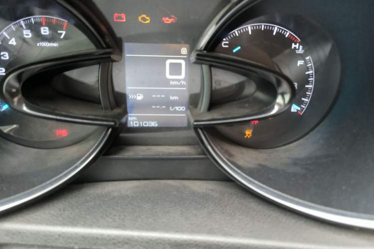 Used Dongfeng Aeolus AX7 2016 1.4T Manual Zhuyue Model Odometer Close Up