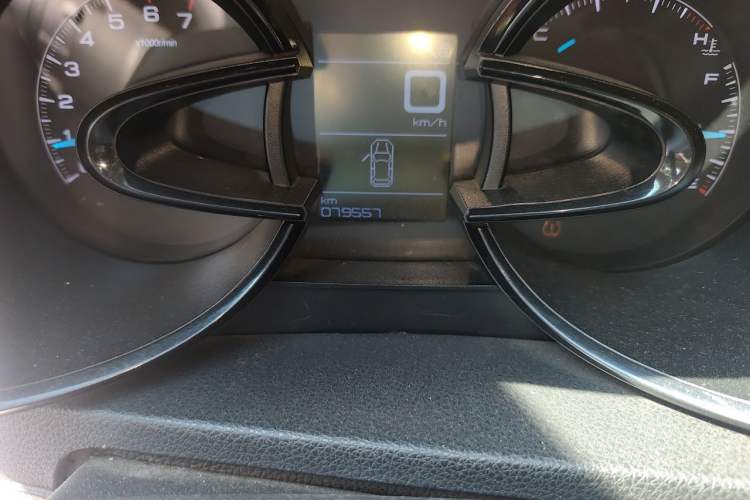 Used Dongfeng Aeolus AX7 2016 1.4T Manual Zhuyue Model Odometer Close Up