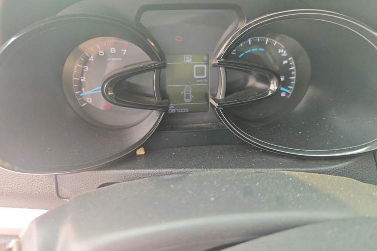 Used Dongfeng Aeolus AX7 2016 2.0L Automatic Zhiyue Trim Odometer Close Up