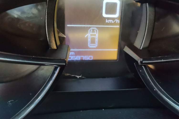 Used Dongfeng Aeolus AX7 2016 1.4T Manual Zhuyue Model Odometer Close Up