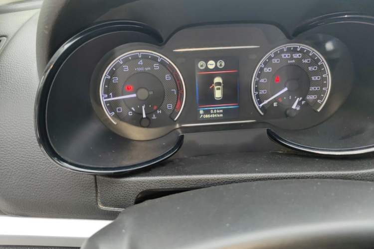 Used Dongfeng Aeolus AX7 2016 2.0L Manual Zhiyi Trim Odometer Close Up