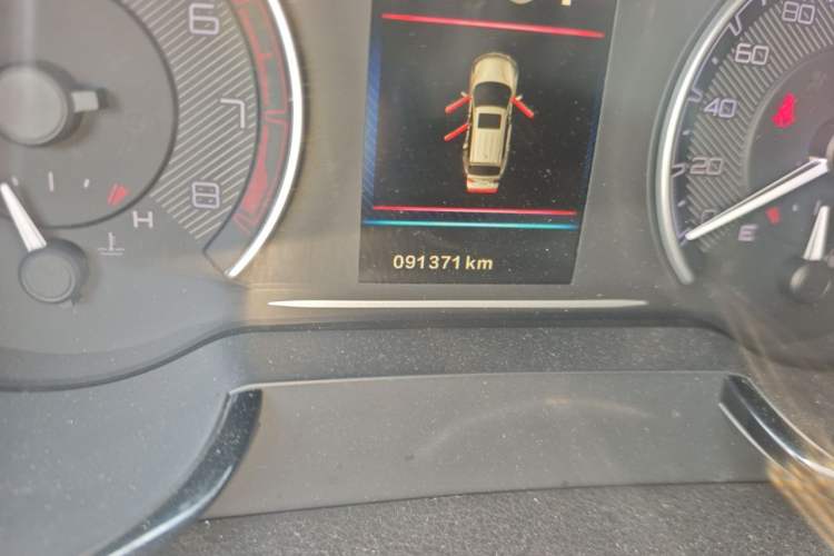Used Dongfeng Aeolus AX7 2016 2.0L Automatic Zhiyi Trim Odometer Close Up