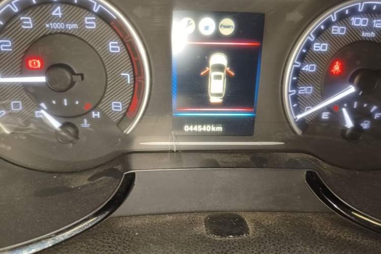 Used Dongfeng Aeolus AX7 2016 2.0L Manual Zhiyi Trim Odometer Close Up