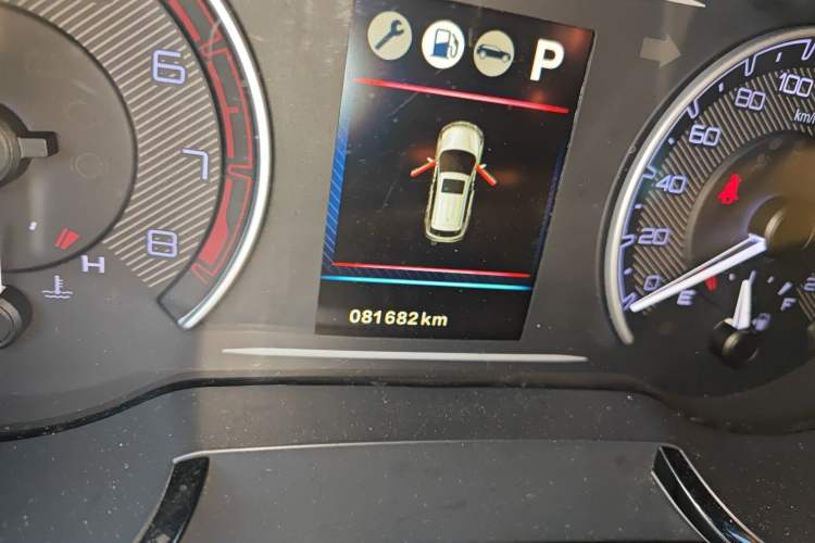 Used Dongfeng Aeolus AX7 2016 2.0L Automatic Zhiyi Trim Odometer Close Up