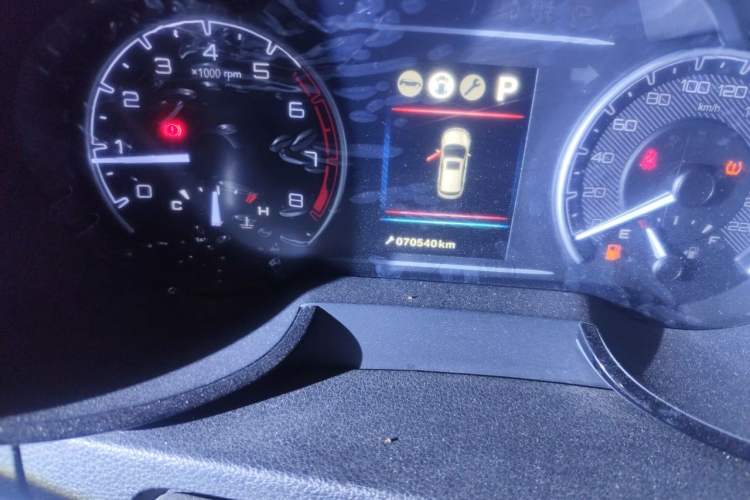 Used Dongfeng Aeolus AX7 2016 2.0L Automatic Zhiyi Trim Odometer Close Up