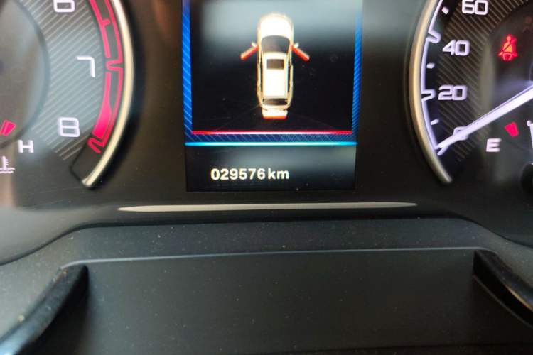 Used Dongfeng Aeolus AX7 2016 2.0L Automatic Zhiyi Trim Odometer Close Up