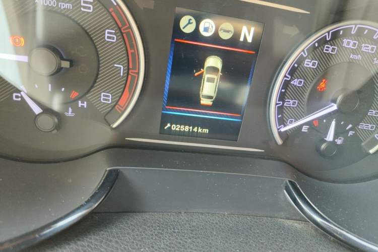 Used Dongfeng Aeolus AX7 2016 2.0L Automatic Zhiyi Trim Odometer Close Up