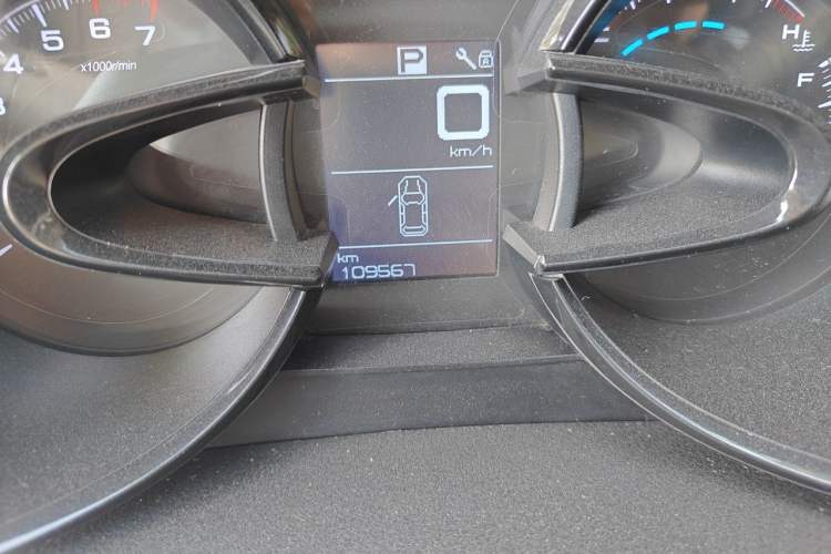 Used Dongfeng Aeolus AX7 2016 2.0L Automatic Zhiyue Trim Odometer Close Up