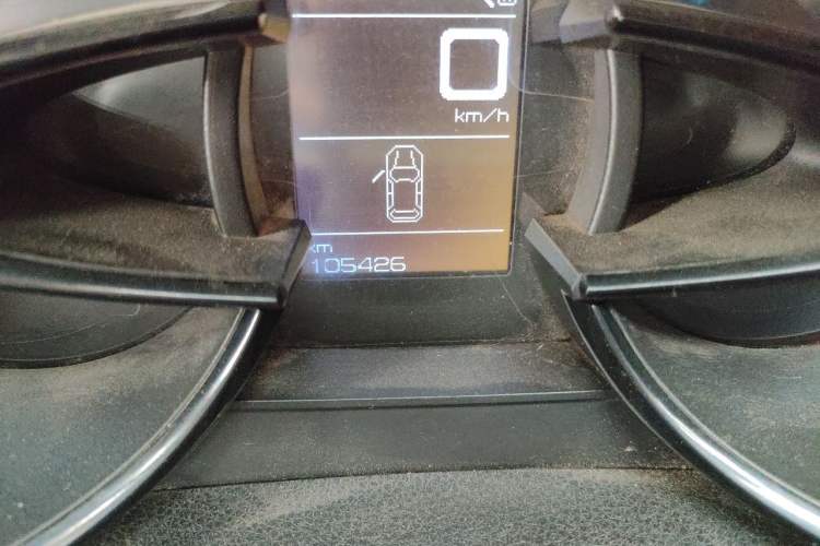 Used Dongfeng Aeolus AX7 2016 1.4T Manual ZhiShang Model Odometer Close Up