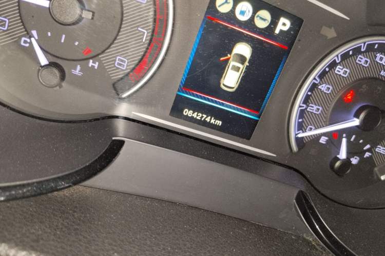 Used Dongfeng Aeolus AX7 2016 2.0L Automatic Zhiyi Trim Odometer Close Up