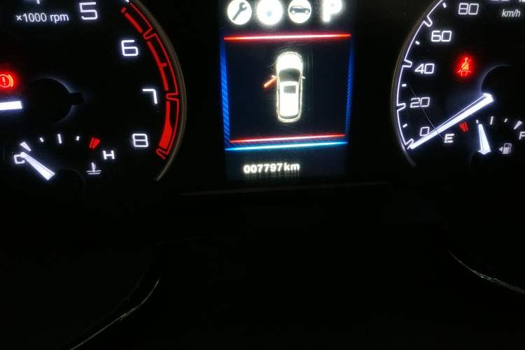 Used Dongfeng Aeolus AX7 2016 2.0L Automatic Zhiyi Trim Odometer Close Up