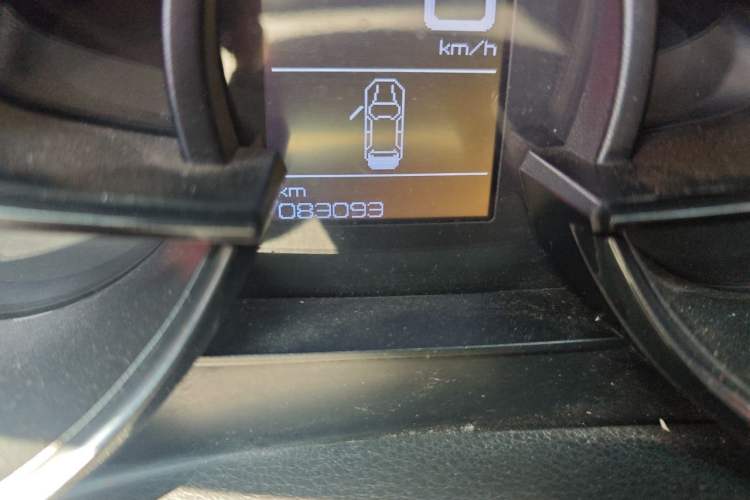 Used Dongfeng Aeolus AX7 2016 1.4T Manual Zhuyue Model Odometer Close Up