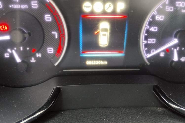 Used Dongfeng Aeolus AX7 2016 2.0L Automatic Zhiyi Trim Odometer Close Up