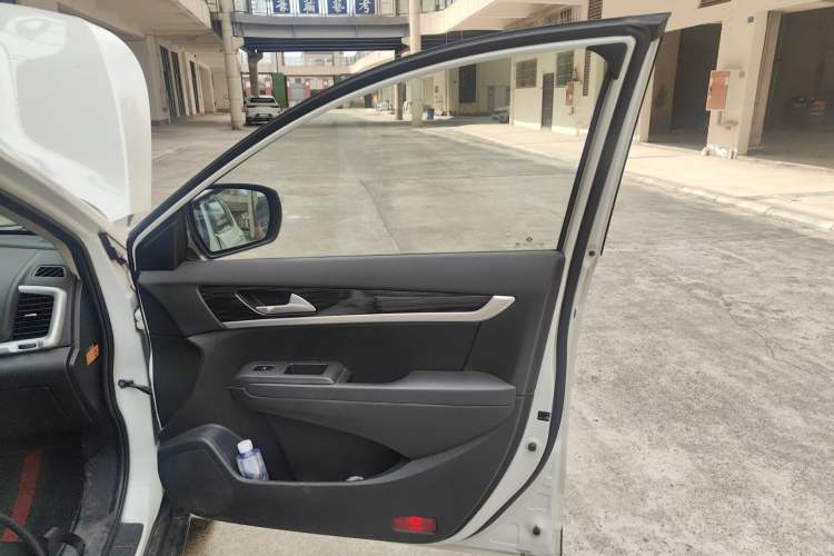 Used Dongfeng Aeolus AX7 2016 2.0L Manual Zhiyi Trim Right Front Door Interior