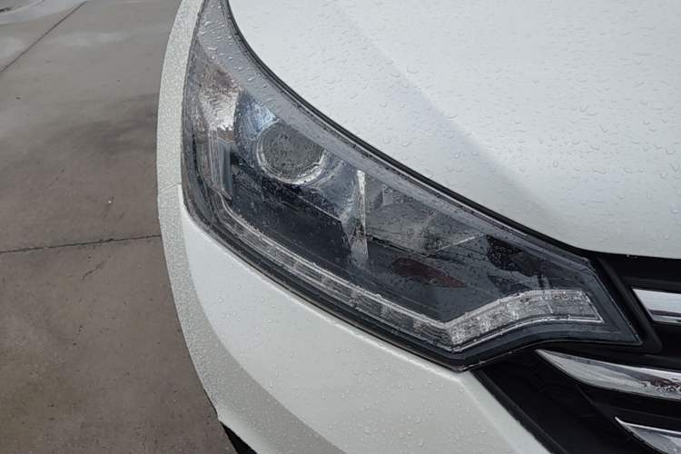 Used Dongfeng Aeolus AX7 2016 2.0L Automatic Zhiyi Trim Right Front Headlight