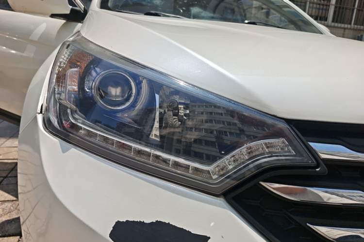 Used Dongfeng Aeolus AX7 2016 1.4T Manual Zhuyue Model Right Front Headlight