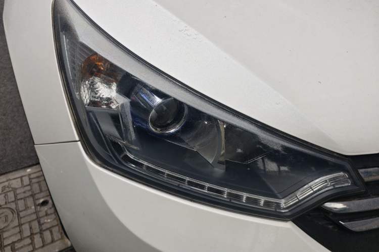 Used Dongfeng Aeolus AX7 2016 2.3L Automatic ZhiZun Version Right Front Headlight