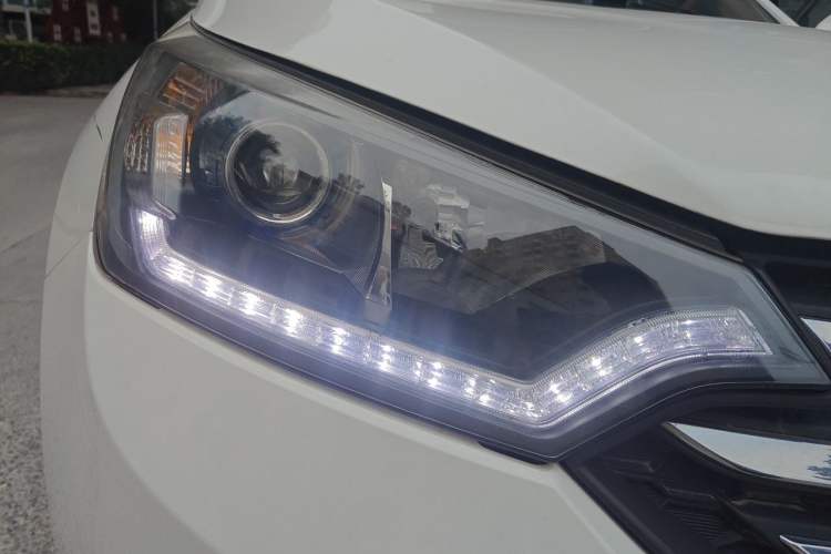 Used Dongfeng Aeolus AX7 2016 1.4T Manual Zhuyue Model Right Front Headlight