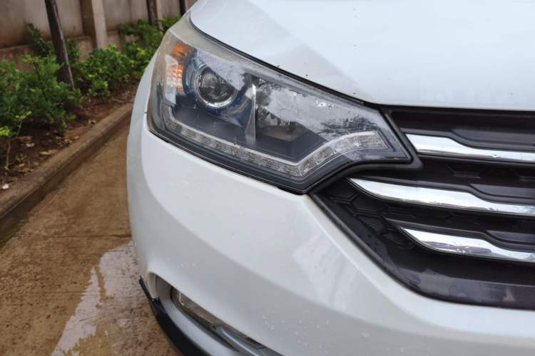 Used Dongfeng Aeolus AX7 2016 2.0L Automatic Zhiyi Trim Right Front Headlight