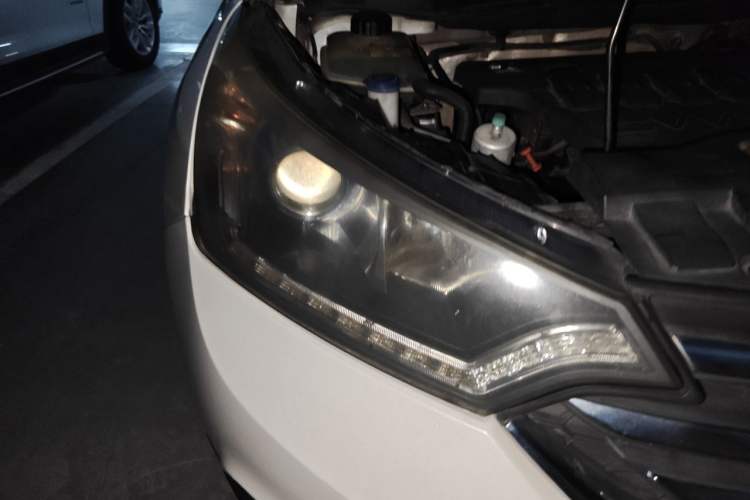 Used Dongfeng Aeolus AX7 2016 2.0L Automatic Zhiyi Trim Right Front Headlight