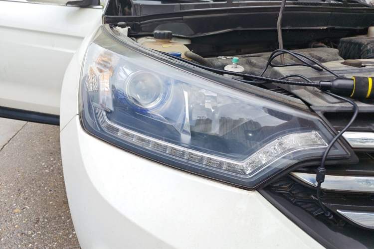 Used Dongfeng Aeolus AX7 2016 2.0L Manual Zhiyi Trim Right Front Headlight