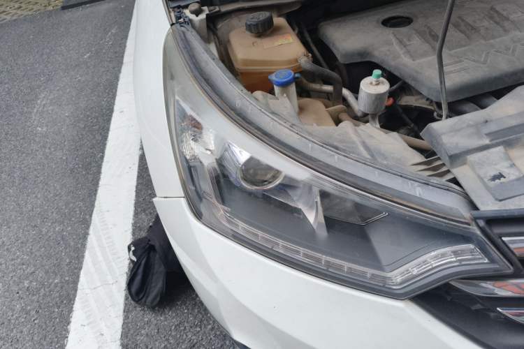 Used Dongfeng Aeolus AX7 2016 2.0L Automatic Zhiyi Trim Right Front Headlight