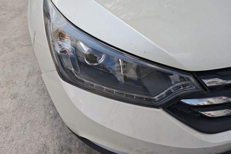Used Dongfeng Aeolus AX7 2016 2.0L Automatic Zhiyi Trim Right Front Headlight