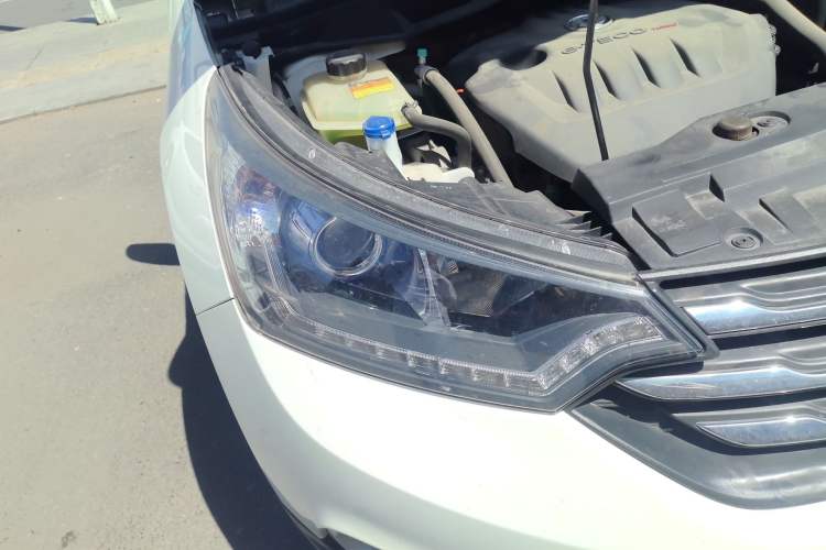 Used Dongfeng Aeolus AX7 2016 1.4T Manual Zhuyue Model Right Front Headlight