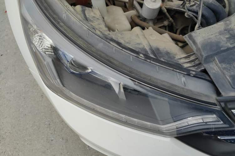 Used Dongfeng Aeolus AX7 2016 2.0L Manual Zhiyi Trim Right Front Headlight