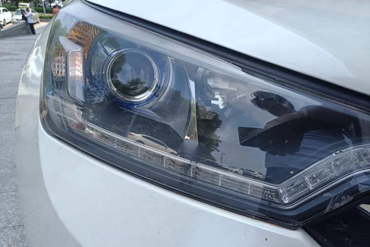 Used Dongfeng Aeolus AX7 2016 2.0L Automatic Zhiyi Trim Right Front Headlight