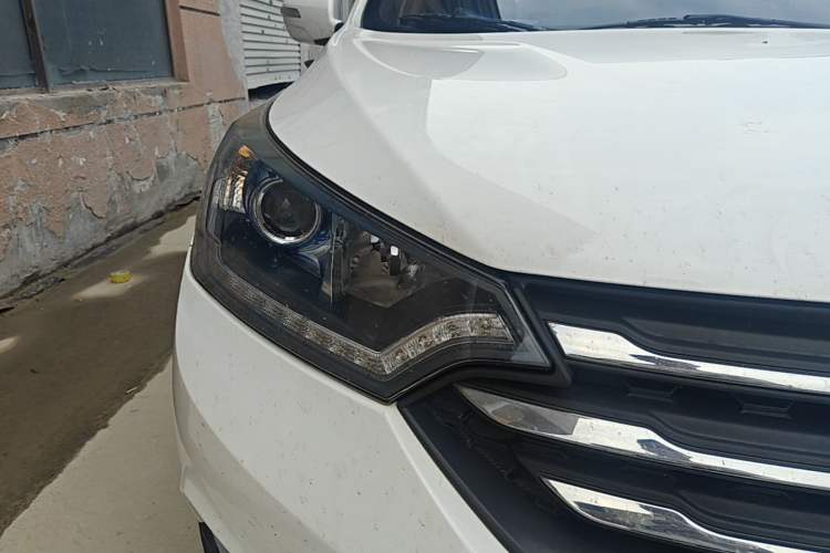 Used Dongfeng Aeolus AX7 2016 2.0L Manual Zhiyi Trim Right Front Headlight