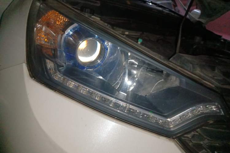 Used Dongfeng Aeolus AX7 2016 2.0L Automatic Zhiyi Trim Right Front Headlight