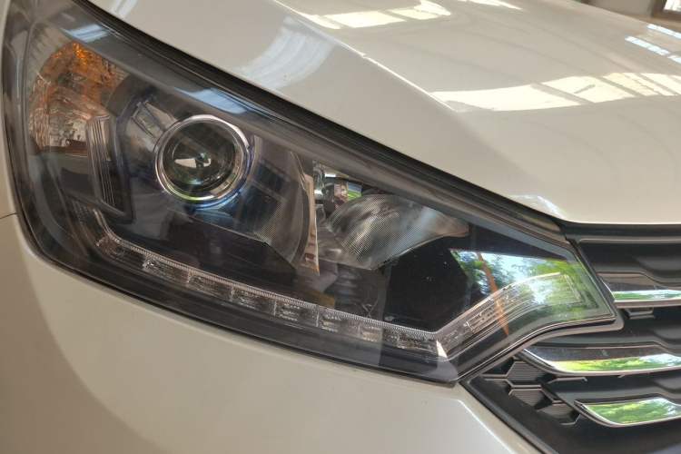 Used Dongfeng Aeolus AX7 2016 1.4T Manual Zhuyue Model Right Front Headlight