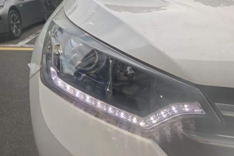 Used Dongfeng Aeolus AX7 2016 2.0L Automatic Zhiyi Trim Right Front Headlight