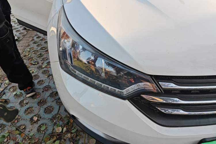 Used Dongfeng Aeolus AX7 2016 2.0L Automatic Zhiyi Trim Right Front Headlight