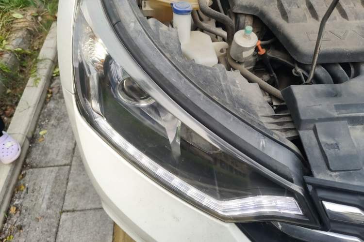 Used Dongfeng Aeolus AX7 2016 2.0L Automatic Zhiyi Trim Right Front Headlight