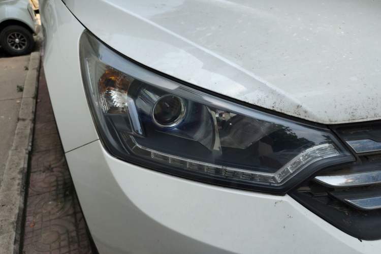 Used Dongfeng Aeolus AX7 2016 2.0L Automatic Zhiyi Trim Right Front Headlight