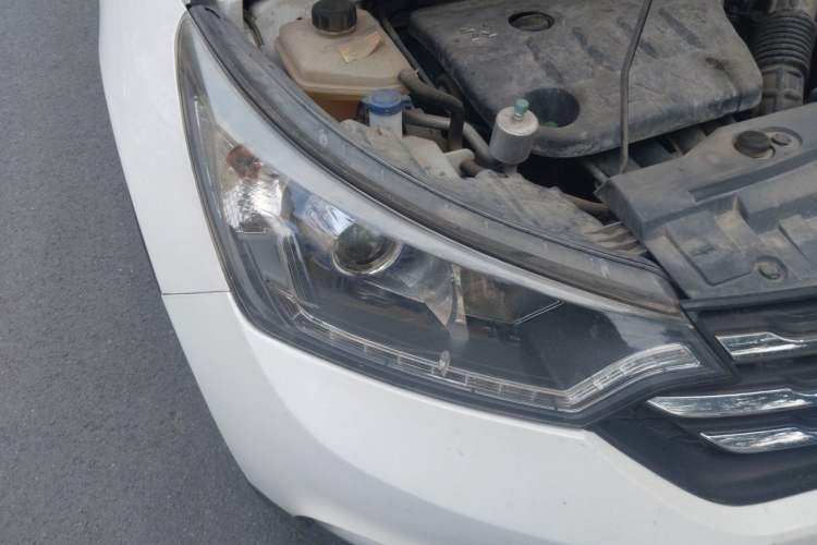 Used Dongfeng Aeolus AX7 2016 2.3L Automatic ZhiZun Version Right Front Headlight