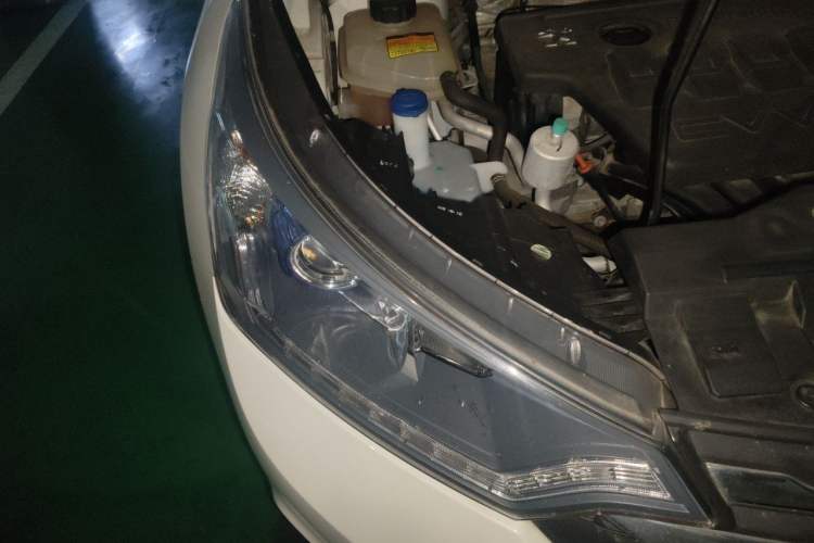 Used Dongfeng Aeolus AX7 2016 2.0L Automatic Zhiyi Trim Right Front Headlight