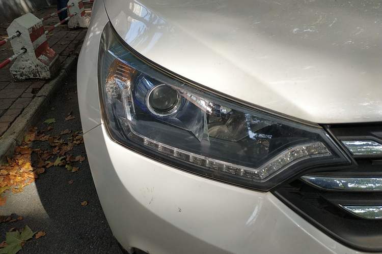 Used Dongfeng Aeolus AX7 2016 2.0L Automatic Zhiyi Trim Right Front Headlight