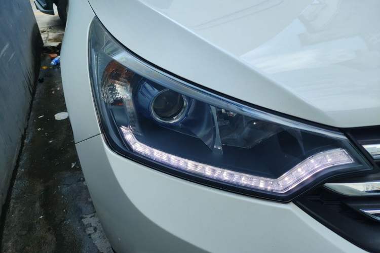 Used Dongfeng Aeolus AX7 2016 2.0L Automatic Zhiyi Trim Right Front Headlight