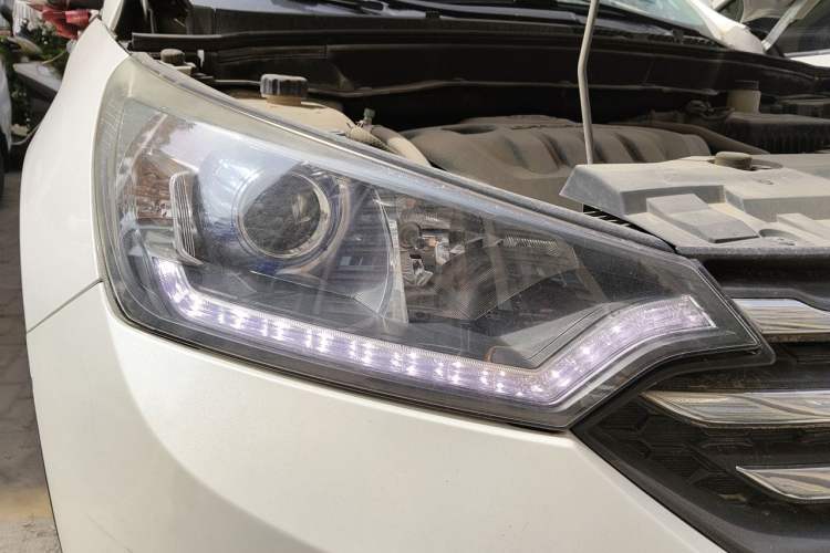 Used Dongfeng Aeolus AX7 2016 1.4T Manual Zhuyue Model Right Front Headlight
