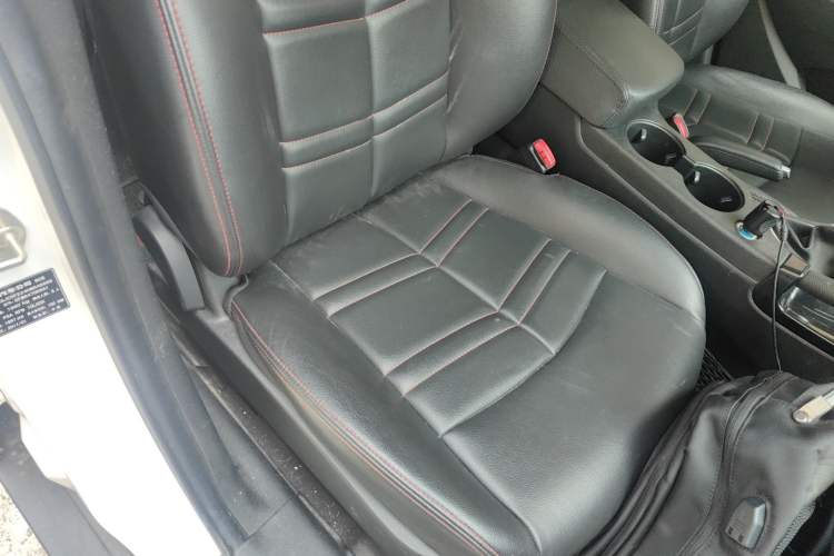 Used Dongfeng Aeolus AX7 2016 2.0L Manual Zhiyi Trim Right Front Seat