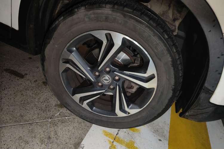 Used Dongfeng Aeolus AX7 2016 2.0L Manual Zhiyi Trim Right Front Wheel Hub